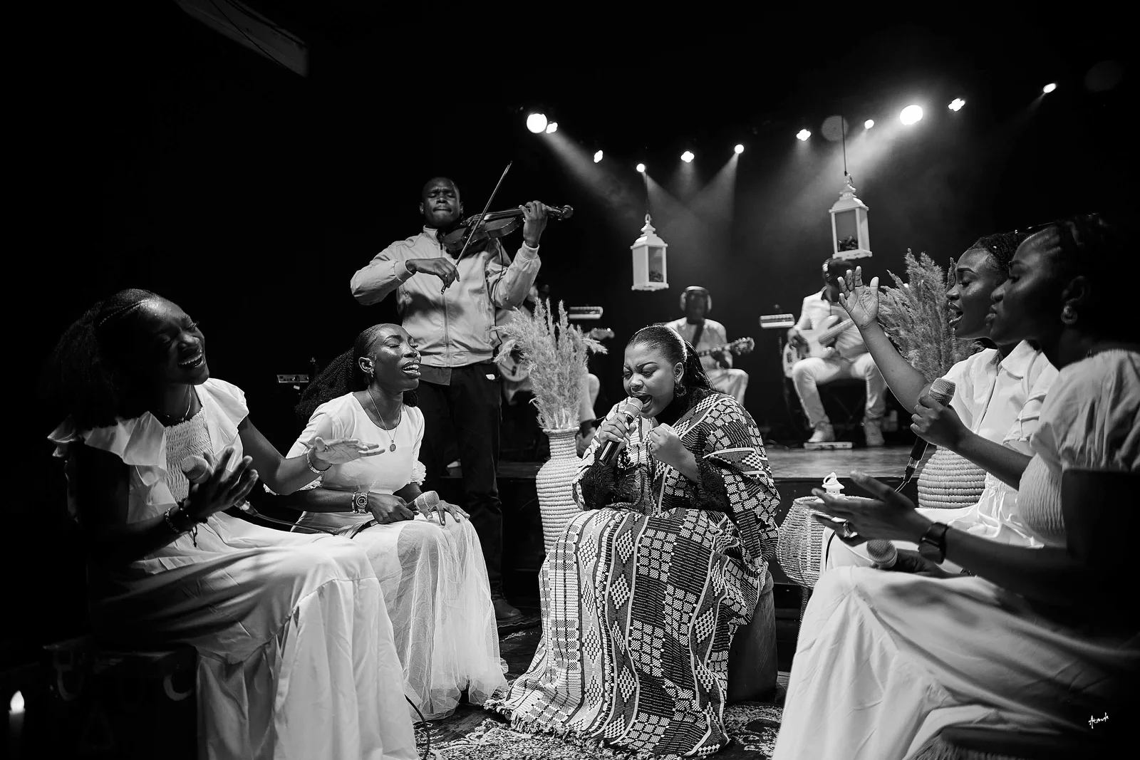 Livemusic Studios musicians in an intimate live session with violin, vocals and percussion